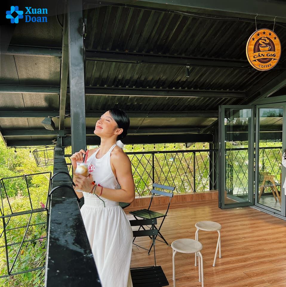 Thay đổi của Angela Phương Trinh và tác động đến xu hướng làm đẹp của giới trẻ